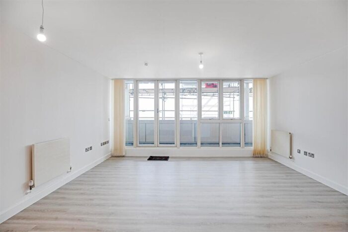 2 Bedroom Apartment To Rent In Eastern Quay Apartments, Royal Victoria Dock, E16