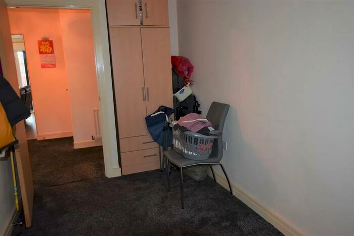 2 Bedroom Apartment For Sale In Waverley Street, Oldham, Greater Manchester, OL1