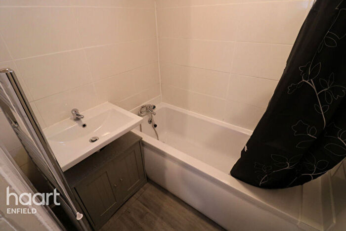 2 Bedroom Terraced House To Rent In Redlands Road, Enfield, EN3