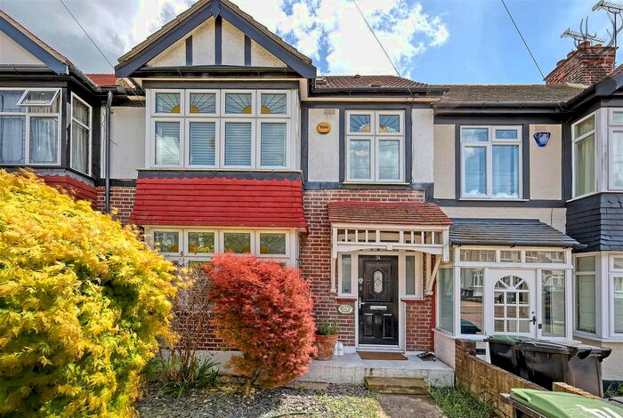 4 Bedroom Terraced House For Sale In Chestnut Avenue, Buckhurst Hill, IG9