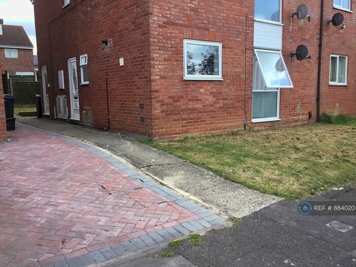 2 Bedroom Flat To Rent In Cotswold Close, Melksham, SN12