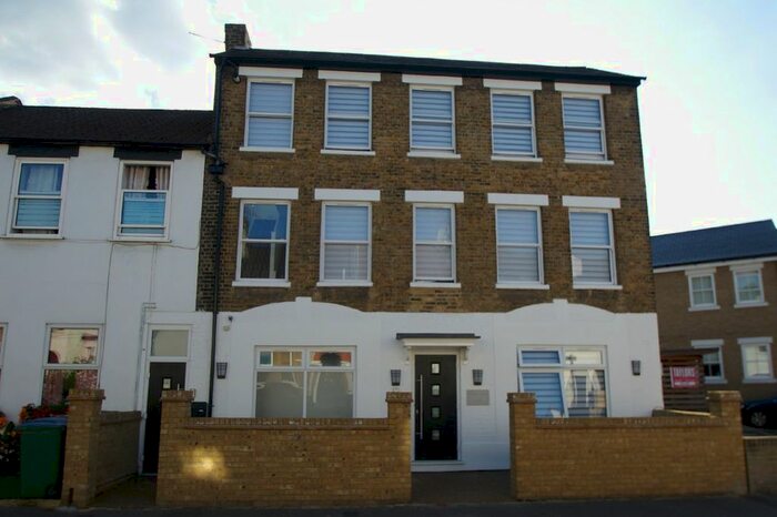 1 Bedroom Flat To Rent In Sephron House, Queens Road, Watford, WD17