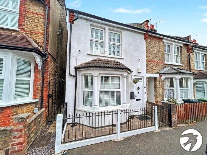 4 Bedroom End Of Terrace House For Sale In Lincoln Road, Sidcup, Kent, DA14