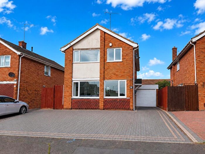 4 Bedroom Detached House For Sale In Sherwood Avenue, Kingsthorpe, Northampton, NN2
