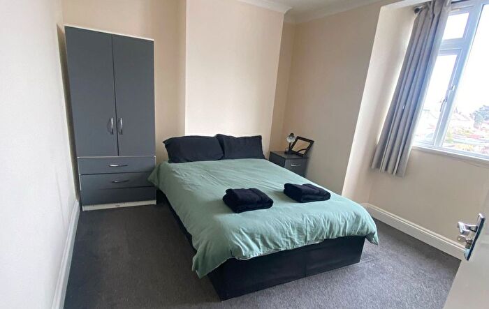 2 Bedroom Flat To Rent In Ilford Lane, Ilford, IG1