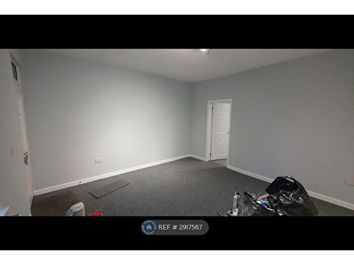 3 Bedroom Terraced House To Rent In New Barn Lane, Rochdale, OL11