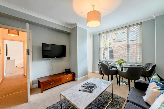 1 Bedroom Flat To Rent In Hill Street, London, W1J
