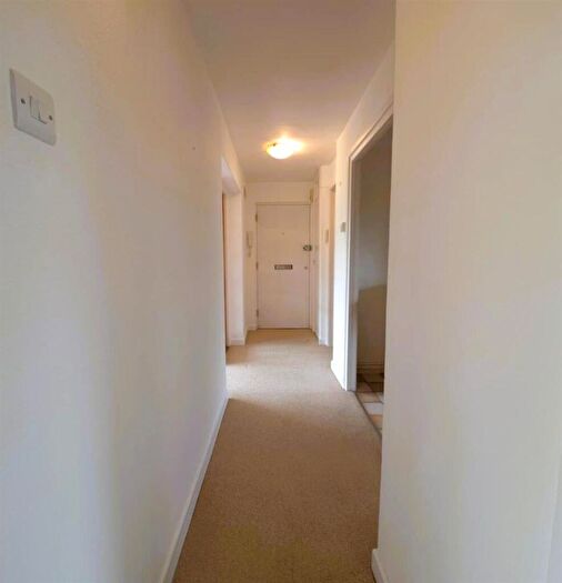 2 Bedroom Flat To Rent In St Andrews Gardens, Church Road, Worthing, BN13