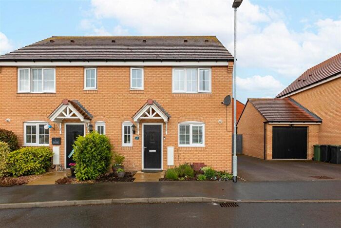 3 Bedroom Semi-Detached House For Sale In Wren Close, Lower Stondon, Henlow, SG16