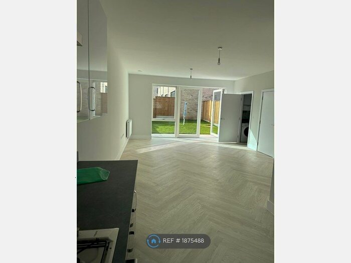 4 Bedroom Semi-Detached House To Rent In Southmead, Bristol, BS10