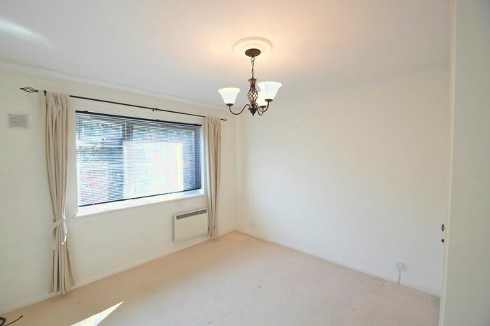 1 Bedroom Flat For Sale In Elgin Road, Weybridge, KT13