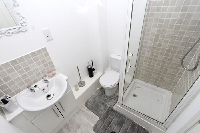 3 Bedroom Flat For Sale In Barclay Drive, Johnstone, PA5