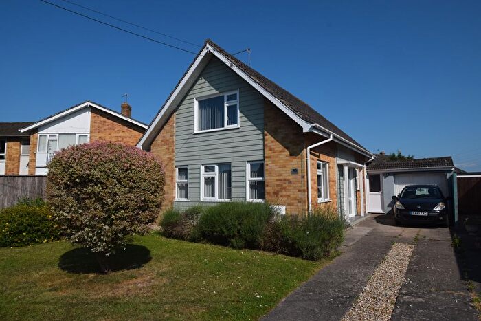 2 Bedroom Detached Bungalow For Sale In Warwick Avenue, Bridgwater, TA6