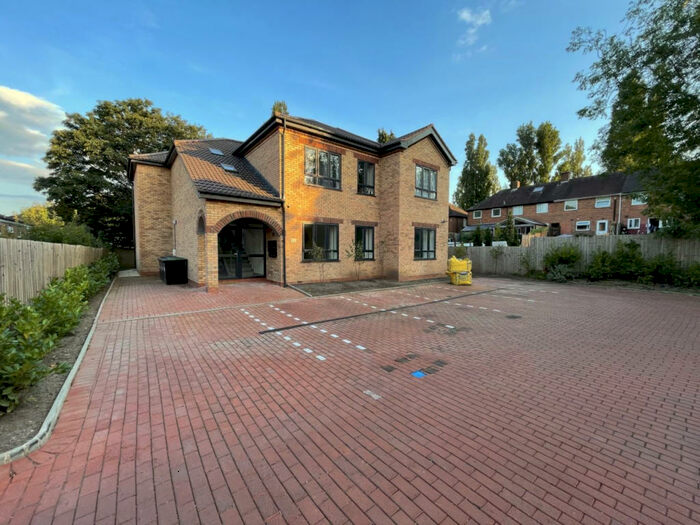 2 Bedroom Apartment To Rent In Braceby Avenue, Birmingham, West Midlands, B13