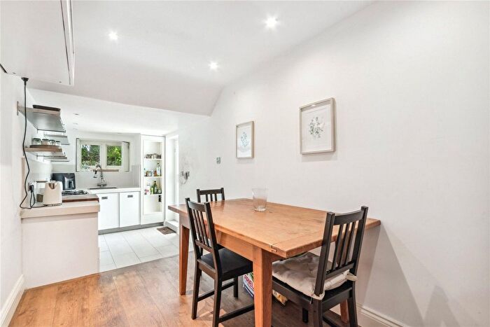 1 Bedroom Flat To Rent In Gloucester Avenue, London, NW1