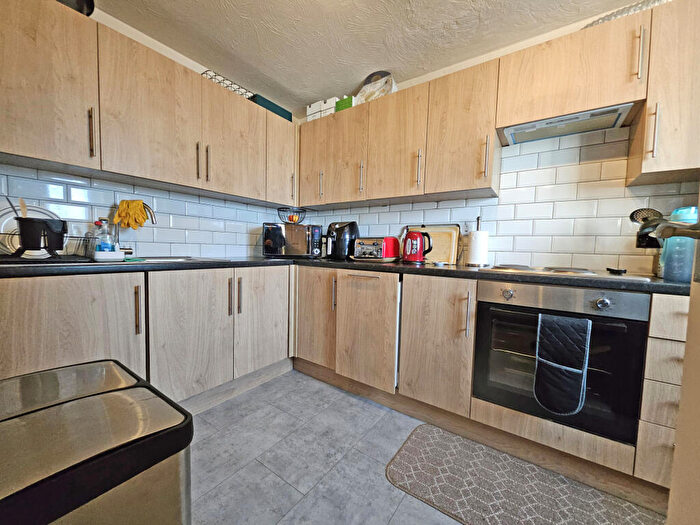2 Bedroom Apartment To Rent In Ravenings Parade, Ilford, Greater London, IG3