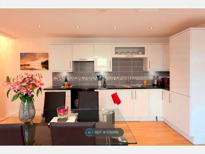 2 Bedroom Flat To Rent In Musters Road, West Bridgford, Nottingham, NG2