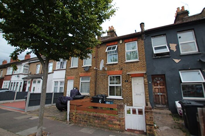 2 Bedroom Terraced House To Rent In Perrymans Farm Road, Ilford, Newburypark, Ig6