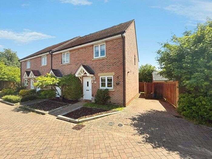 2 Bedroom End Of Terrace House For Sale In Pipit Green, Bracknell, Berkshire, RG12