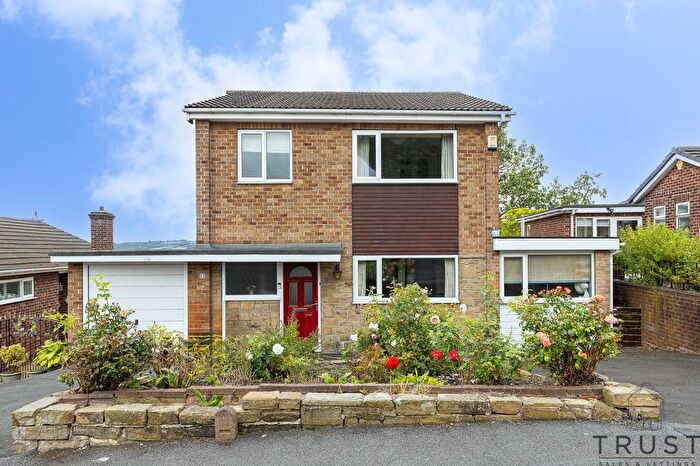 4 Bedroom Detached House For Sale In St. Marys Walk, Mirfield, WF14