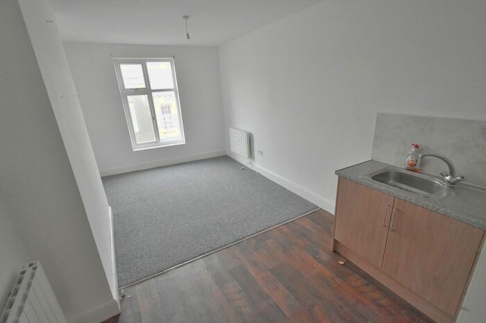 2 Bedroom Flat To Rent In Market Place, Wednesbury WS10