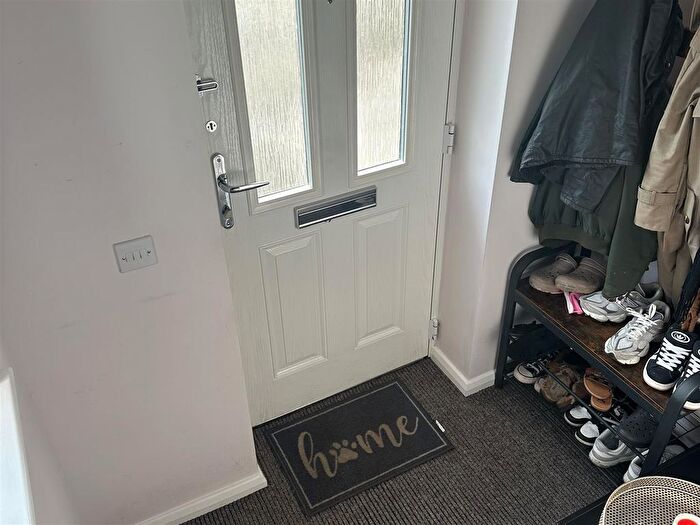 1 Bedroom Property To Rent In Shinewater Park, Kingswood, HU7
