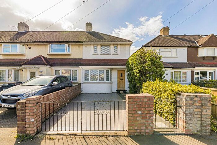 2 Bedroom Property To Rent In Hampton Lane, Hanworth, Feltham, TW13