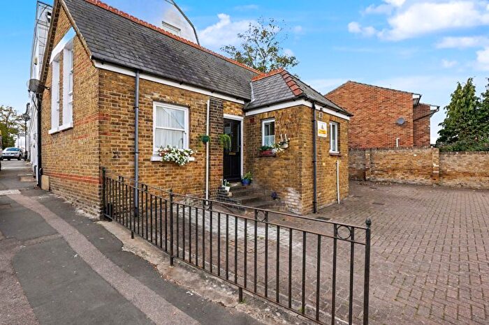 2 Bedroom Flat To Rent In Church Street, Gillingham, ME7