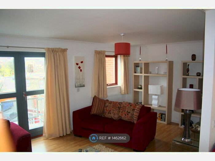 3 Bedroom Flat To Rent In Kenninghall Road, London, E5