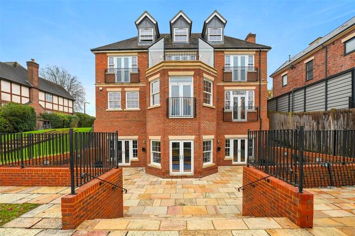 5 Bedroom Detached House To Rent In Manor Road, Chigwell, Essex, IG7