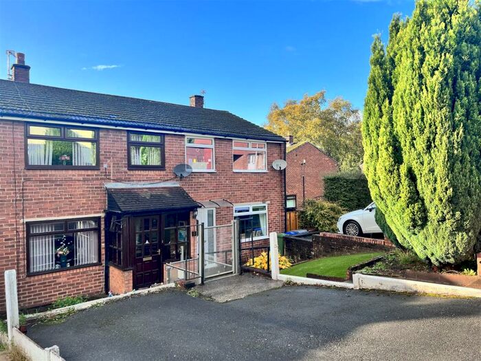 Houses for sale & to rent in SK16 5EU, Rowan Crescent, Dukinfield