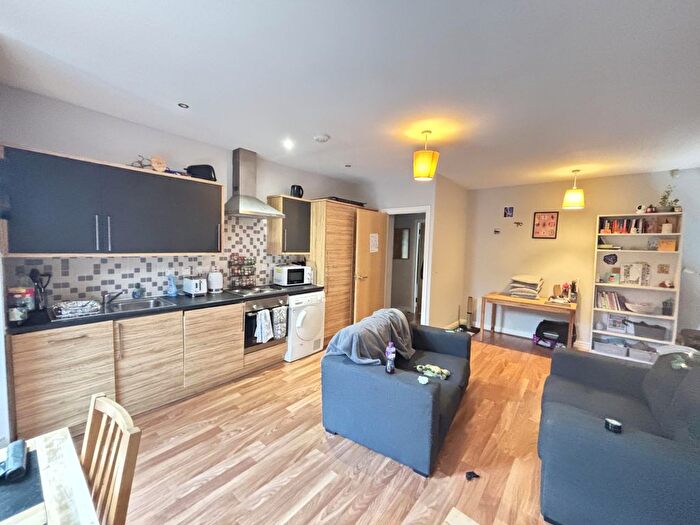 1 Bedroom Flat To Rent In Cardigan Road, Leeds, LS6