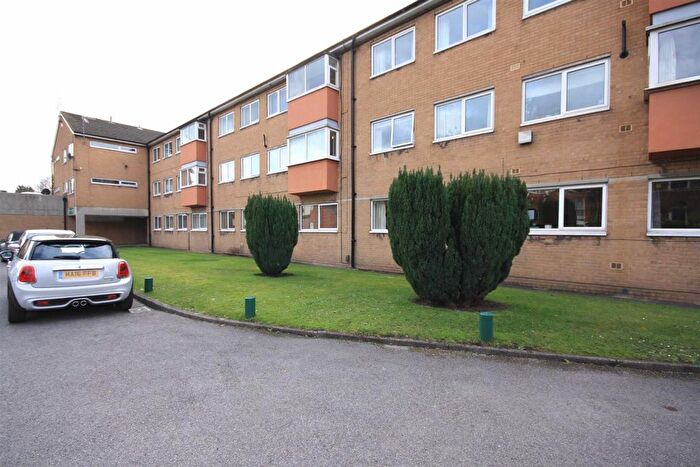 2 Bedroom Flat To Rent In Flat Warwick House, Temple Road, Sale, M33