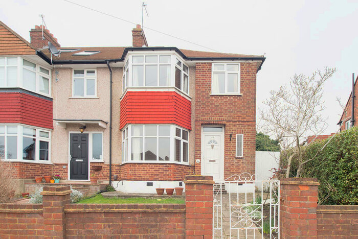 3 Bedroom End Of Terrace House To Rent In Dibdin Road - Sutton, SM1