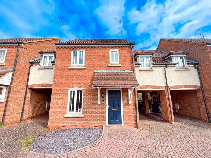 3 Bedroom Terraced House To Rent In Ladymead Close, Northampton, Northamptonshire, NN4