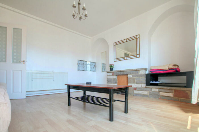 2 Bedroom Apartment To Rent In Maddams Street, E3
