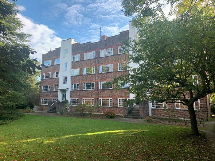 2 Bedroom Flat To Rent In Park Court, Hampton Wick, Kingston Upon Thames, KT1