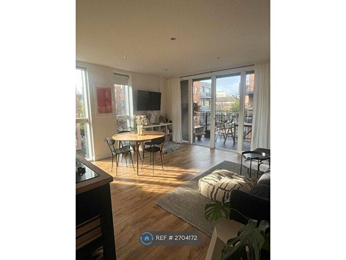 2 Bedroom Flat To Rent In Haggerston, London, E2