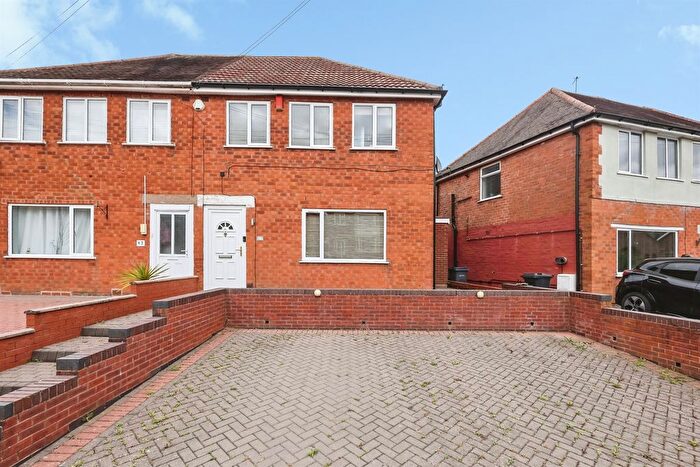 3 Bedroom Semi Detached House For Sale In Higgins Lane, Quinton, Birmingham, B32