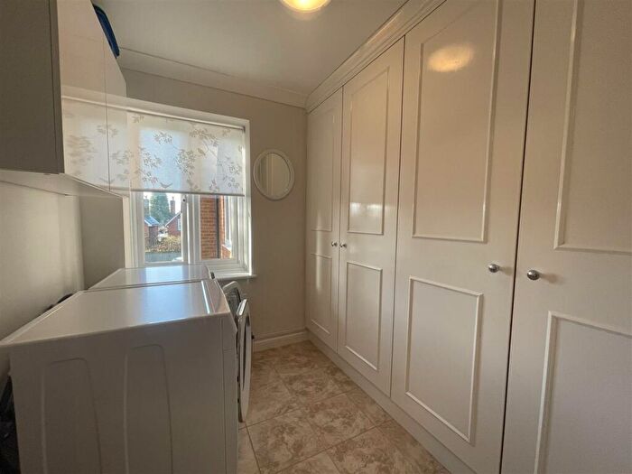 1 Bedroom Flat To Rent In Lefroy Park, Fleet, GU51