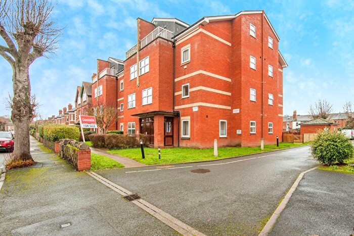 2 Bedroom Flat For Sale In Shrubbery Avenue, Worcester, WR1