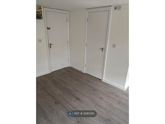 Studio To Rent In Green Lanes, London, N16