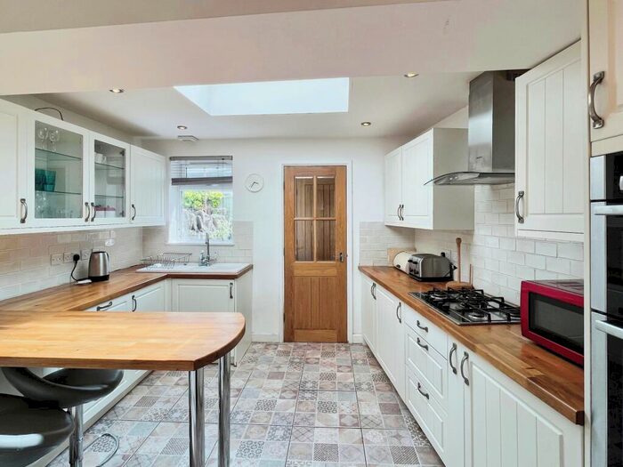 3 Bedroom End Of Terrace House To Rent In Fairoak Road, Roath, CF24