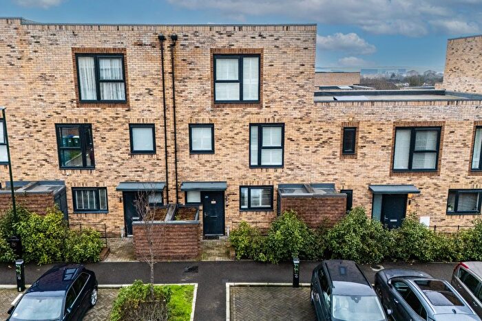 4 Bedroom Town House For Sale In Adit Road, The Quarry, Erith, Kent, DA8