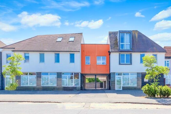 3 Bedroom Apartment To Rent In Downside Road Headington, OX3