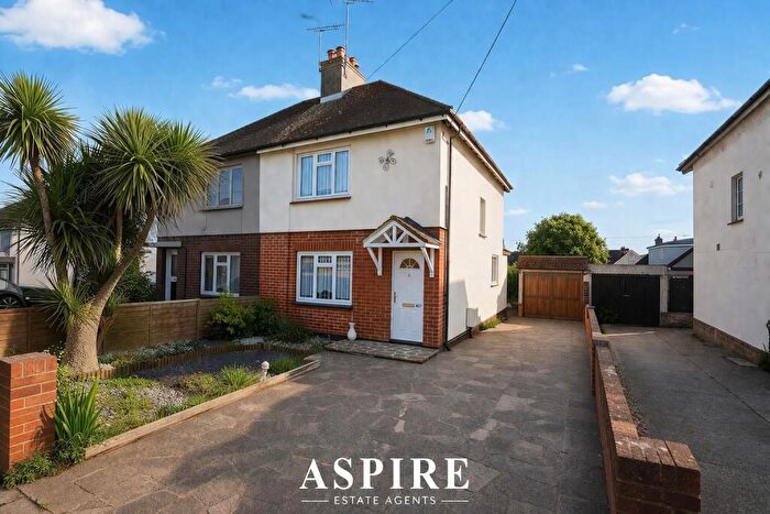 3 Bedroom Semi-Detached House For Sale In High Road, Benfleet, SS7