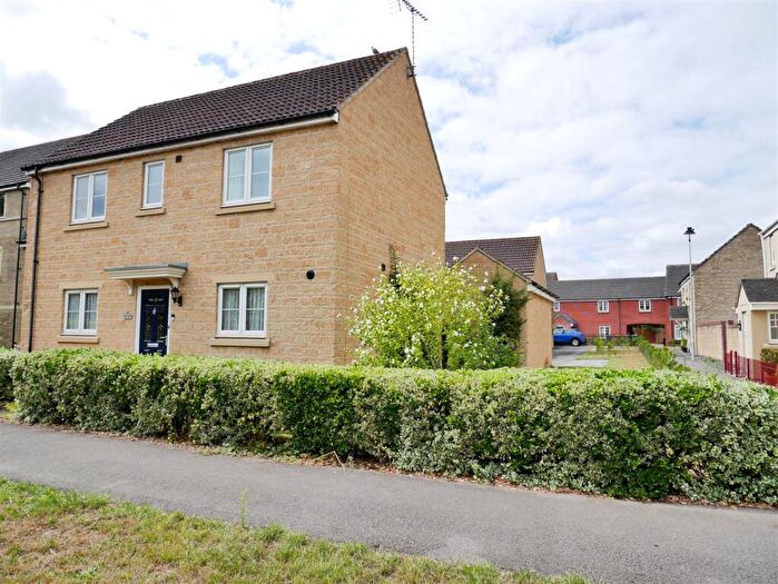3 Bedroom Detached House For Sale In Amberley Close, Calne, SN11