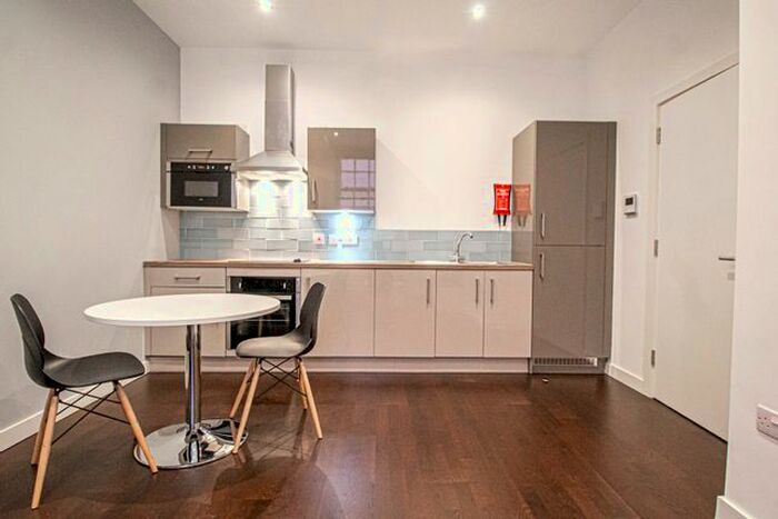 1 Bedroom Flat To Rent In Park Square South, Leeds, West Yorkshire, LS1