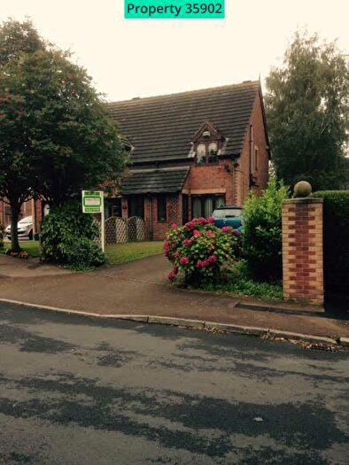 2 Bedroom Town House To Rent In Raylands Lane, Leeds, LS10