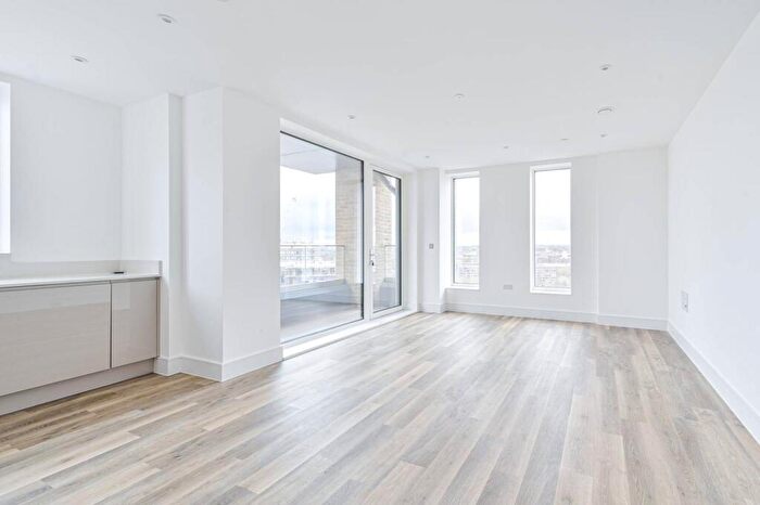 2 Bedroom Flat To Rent In York Rd, Battersea, London, SW11